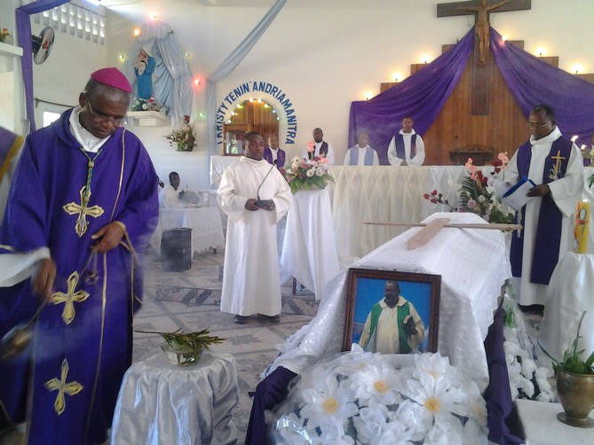 MU Mada nouv juillet-sept 2017 - Mgr Désiré - dernier hommage