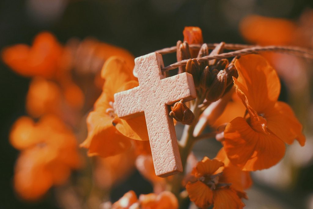 Croix et fleurs